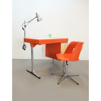 Italiaans vintage design bureau met stoel en bureaulamp